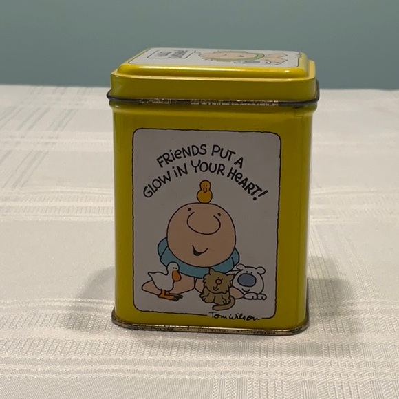 Ziggy Hullo Sunshine Lemon Scented Candle in Tin with Lid - Picture 5 of 7